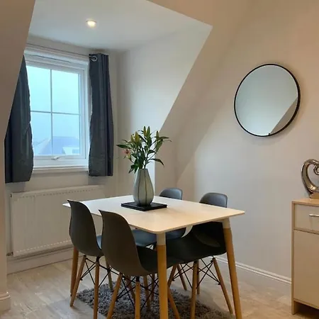 Romantic Hideaway, Seconds Away From Perran Apartament *